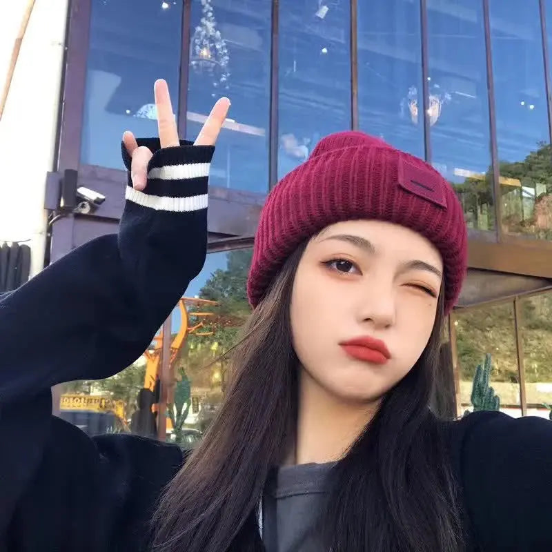 2025 New Winter Hats For Women Wool Blended Knit Wool Smiling Face Couple Cap Lady Thread Knitted Beanie Chapeau Warm Bonnet RosyasT